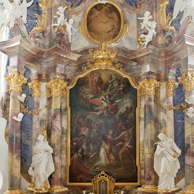 Vilgertshofen Wallfahrtskirche Seitenaltar rechts gesamt
