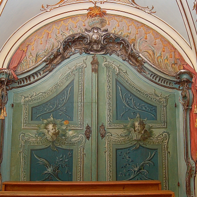 Polling Reliquienkapelle Bemalte Wandschränke 2