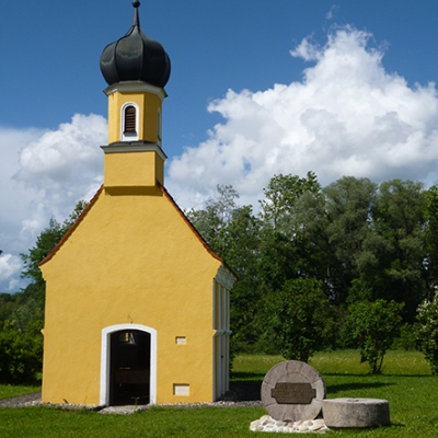 Kapelle Lechmühlen mit Johann Baptist Baader Denkmal