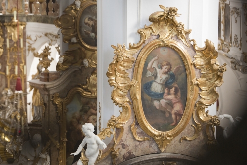 Andechs Klosterkirche Seitenaltar Auszug Engel mit Tobias gesamt