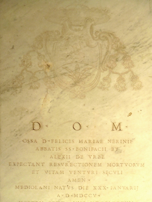 Grabplatte des Abtes in der Chiesa dei Ss. Bonifacio e Alessio