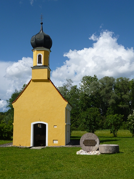 Kapelle Lechmühlen mit Johann Baptist Baader Denkmal